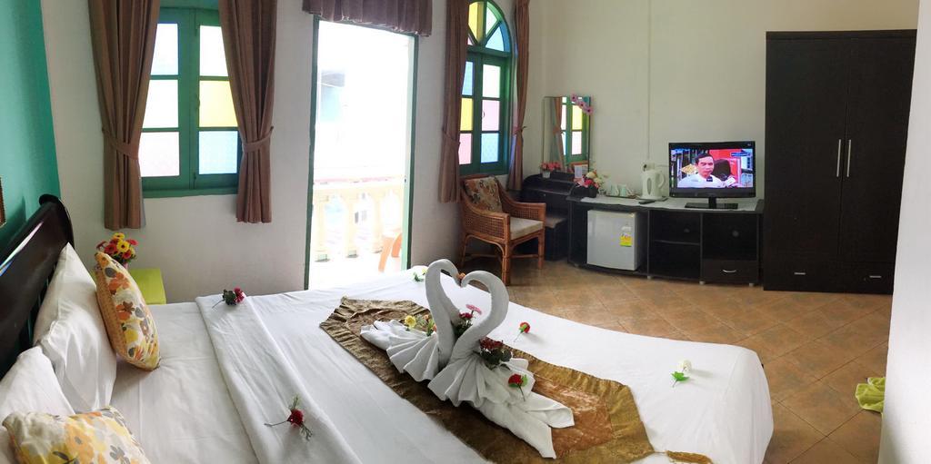 Goldsea Beach Patong Экстерьер фото