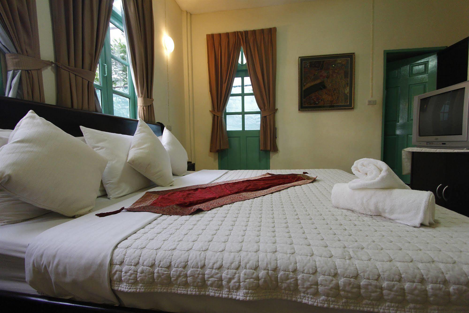 Goldsea Beach Patong Экстерьер фото